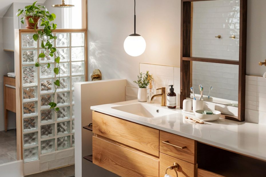 Brown Tile Bathroom Ideas | Modern Warm Bathroom Decor | Trendy Designs